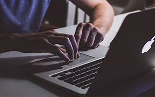 九游娱乐官方网站-激情对抗！女足选手奋力拼搏