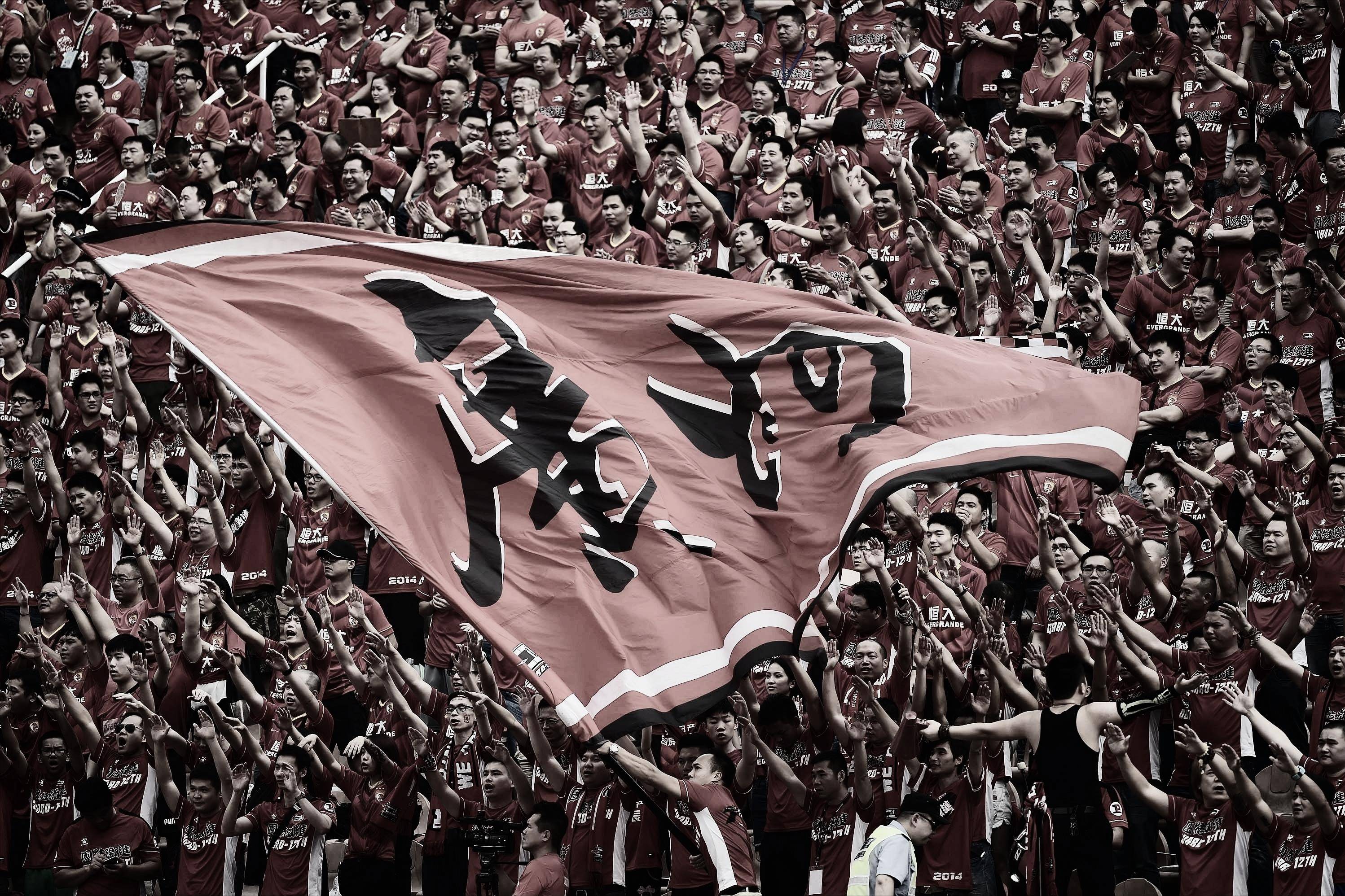 关于国内足球赛场实力悬殊,球队迎来胜利的信息 关于国内足球赛场实力悬殊,球队迎来胜利的信息