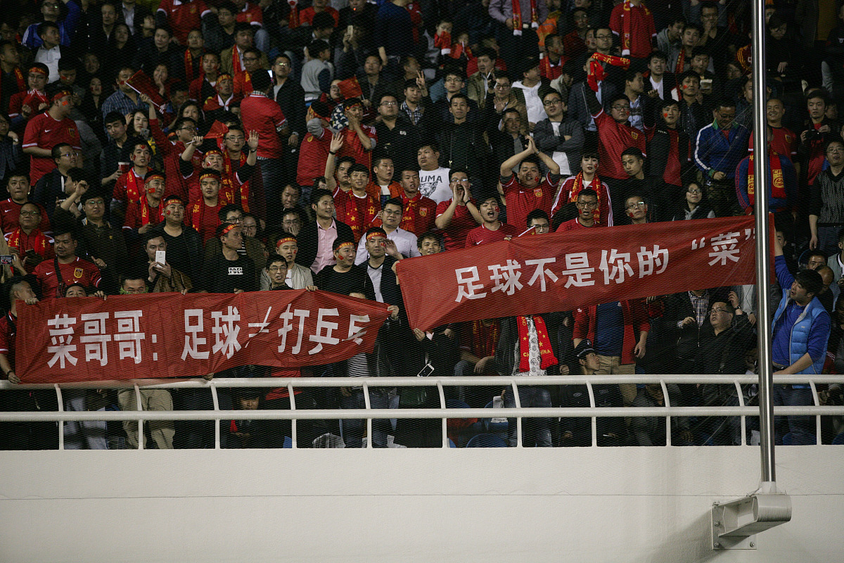 关于国内足球赛场实力悬殊,球队迎来胜利的信息 关于国内足球赛场实力悬殊,球队迎来胜利的信息