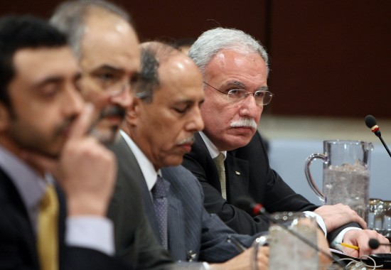 球队召开紧急会议,商讨未来战略计划 球队召开紧急会议,商讨未来战略计划