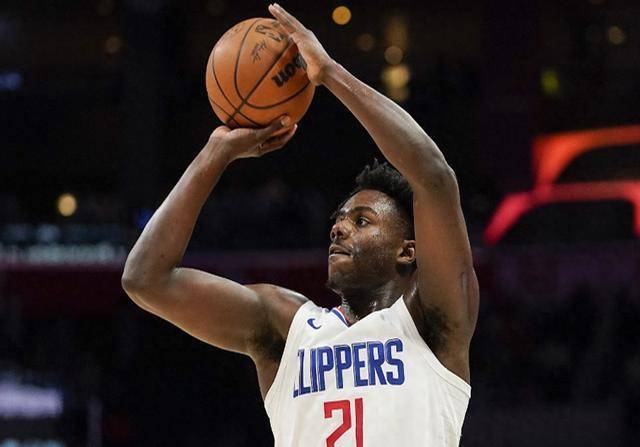 九游娱乐官方-爵士队员士气高涨，势不可挡向前突进的简单介绍