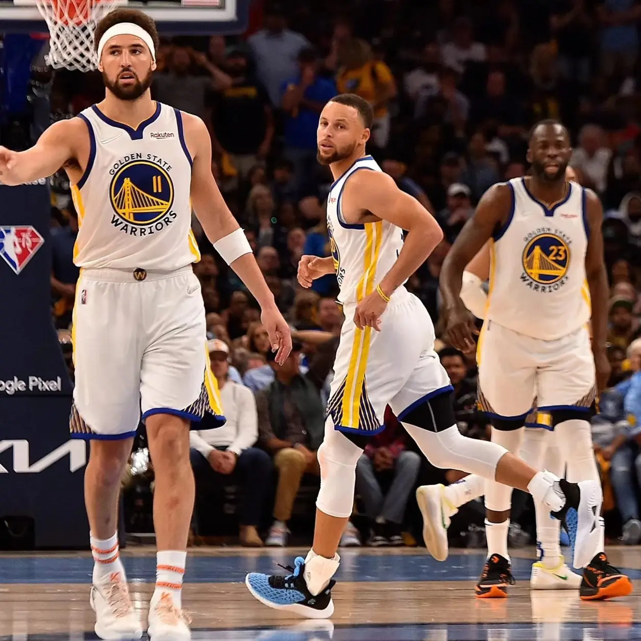 爵士队员士气高涨,势不可挡向前突进的简单介绍 爵士队员士气高涨,势不可挡向前突进的简单介绍