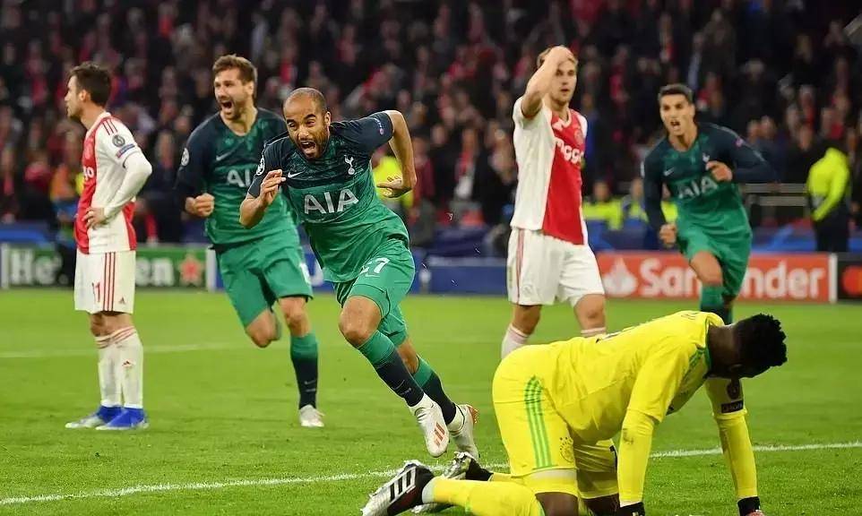 阿贾克斯不敌巴黎圣日耳曼,晋级势头被遏制的简单介绍 阿贾克斯不敌巴黎圣日耳曼,晋级势头被遏制的简单介绍