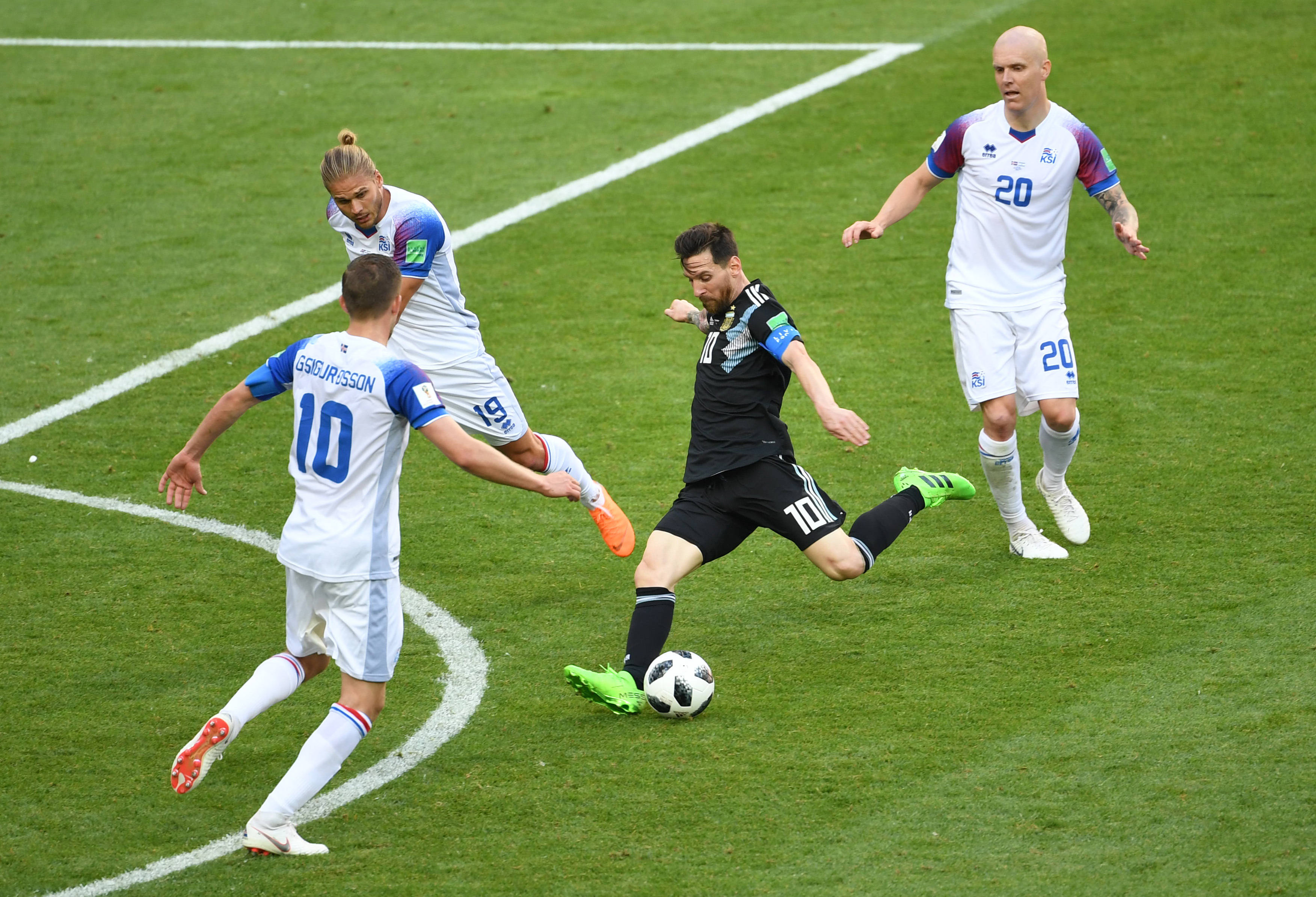 冰岛客场不敌丹麦欧预赛排名下滑的简单介绍 冰岛客场不敌丹麦欧预赛排名下滑的简单介绍