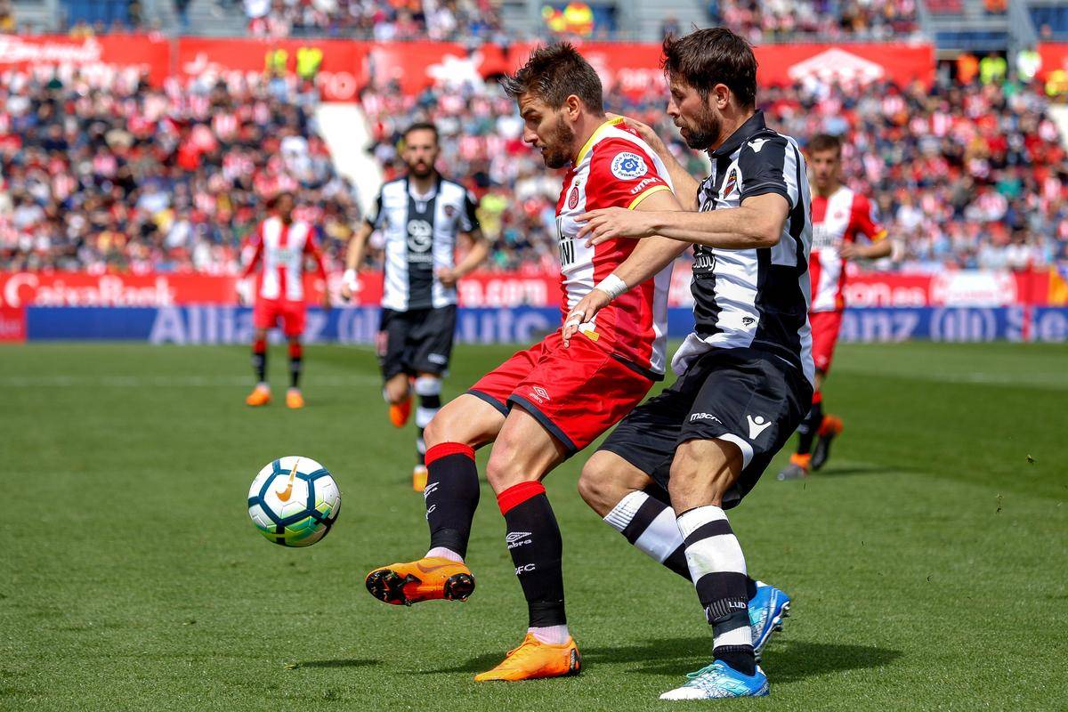 球队实力尽显,场上的对决看点十足 球队实力尽显,场上的对决看点十足