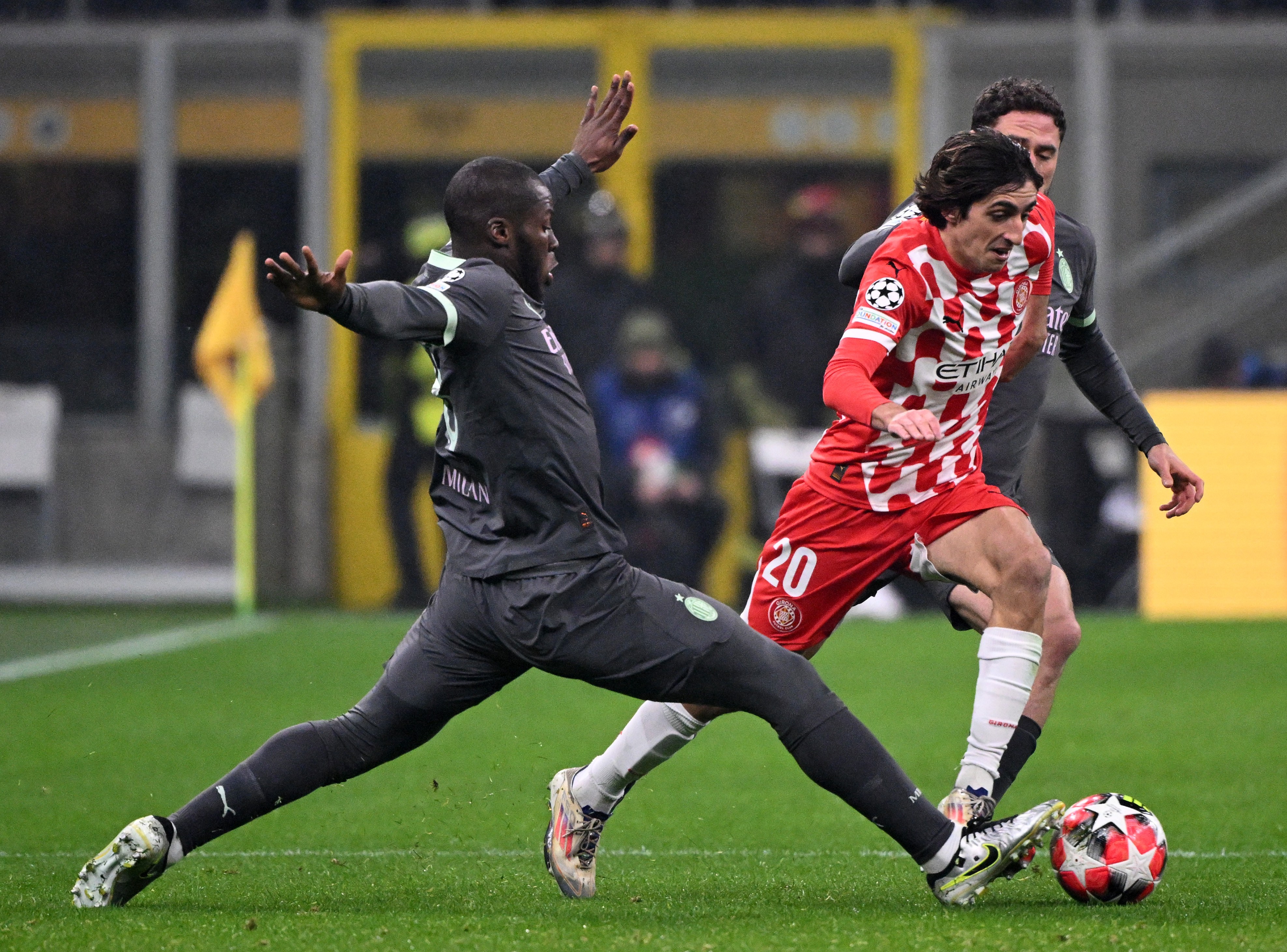 九游官网-中超球队备战欧冠比赛，积极备战