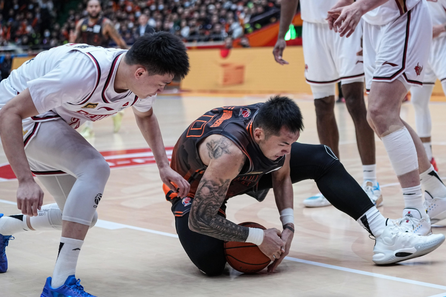 球队背靠背作战,运动员体力透支 球队背靠背作战,运动员体力透支