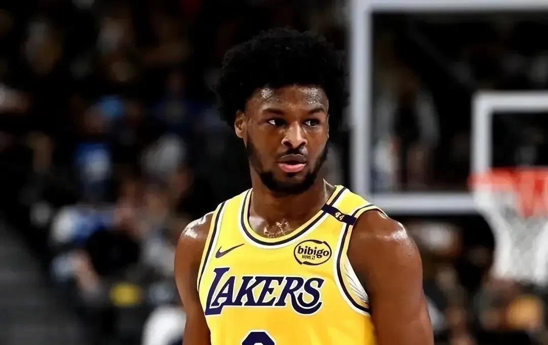 雄鹿内线欢喜起舞,打破对手防线的简单介绍 雄鹿内线欢喜起舞,打破对手防线的简单介绍