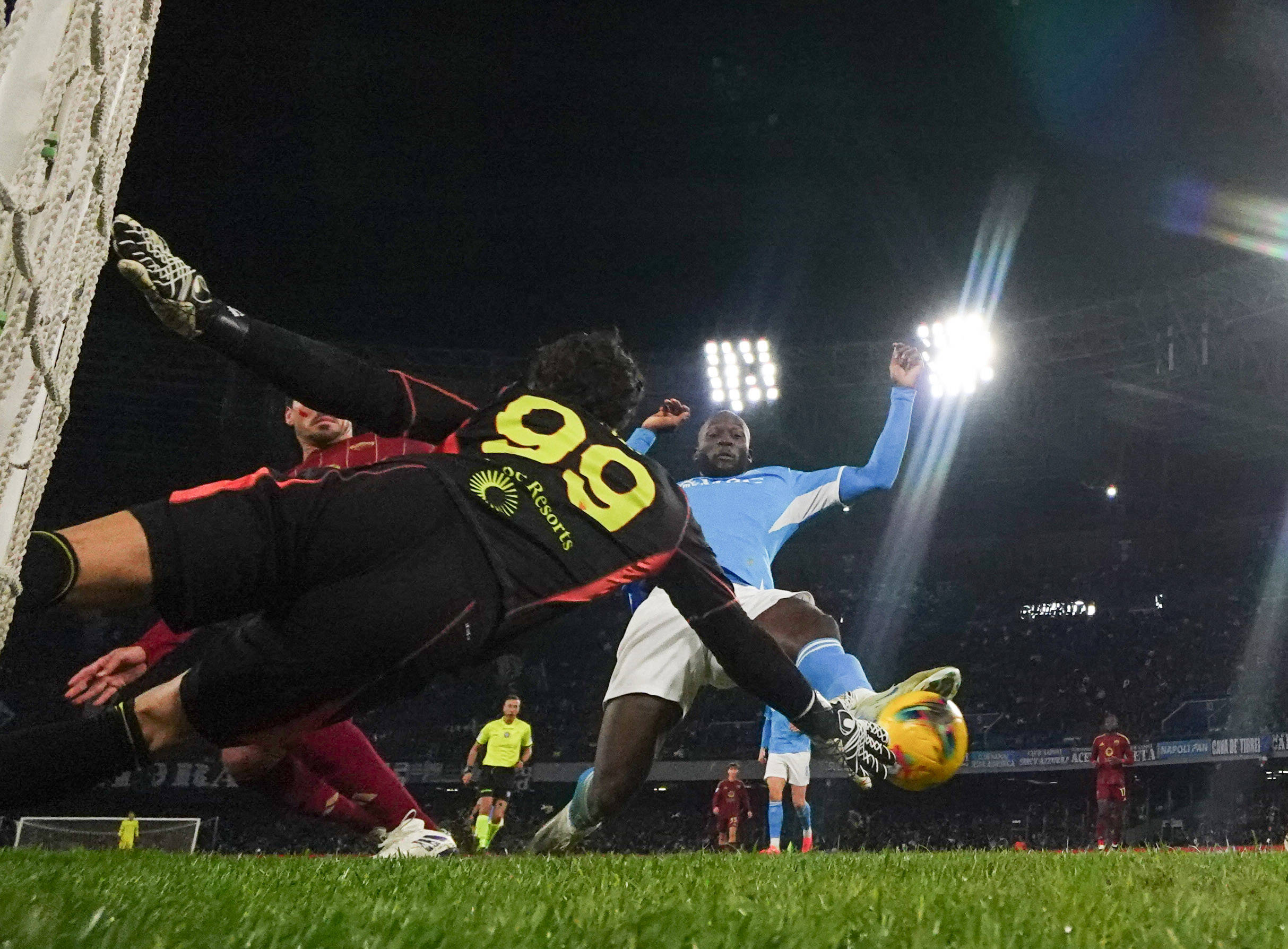 九游体育平台-那不勒斯主场大胜，积分榜上领跑全国球队的简单介绍