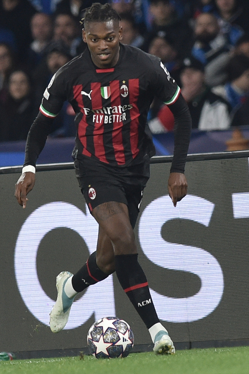 AC米兰客场战平那不勒斯,保持积分榜领先优势的简单介绍 AC米兰客场战平那不勒斯,保持积分榜领先优势的简单介绍