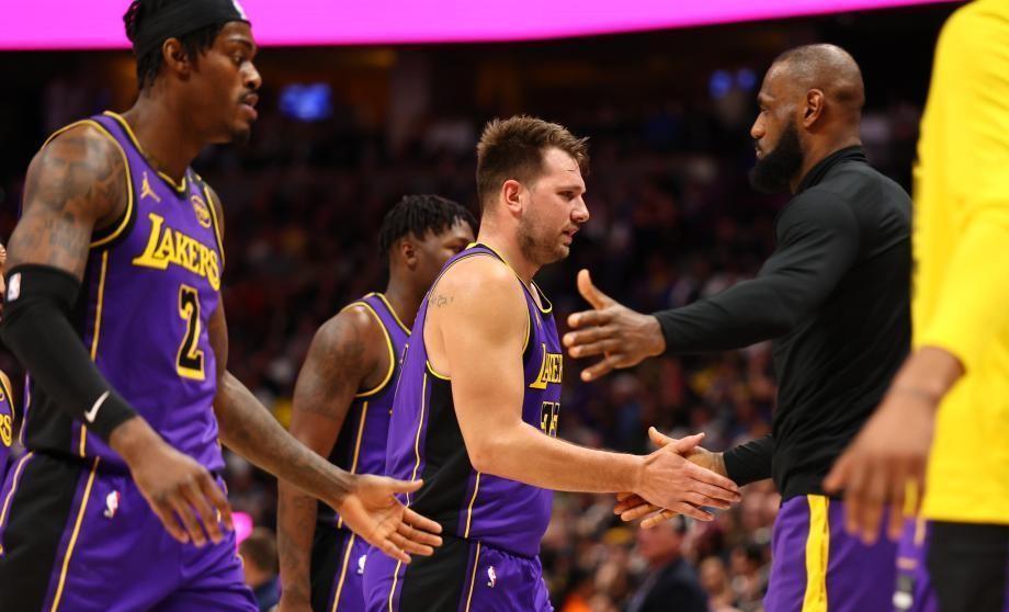 九游体育APP下载-包含湖人再胜掘金，浓眉哥展现统治力的词条