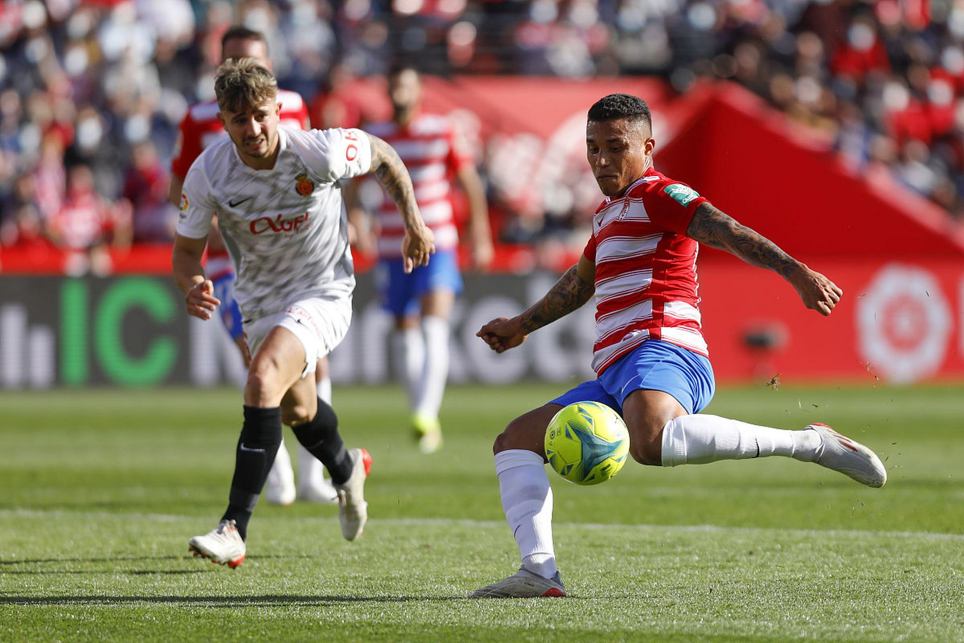 九游游戏-比利亚雷亚尔客场大捷，赢得胜利