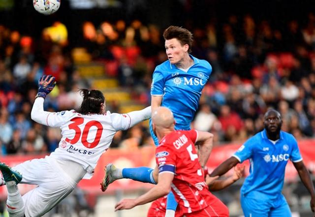 那不勒斯客场力克对手，夺得胜利