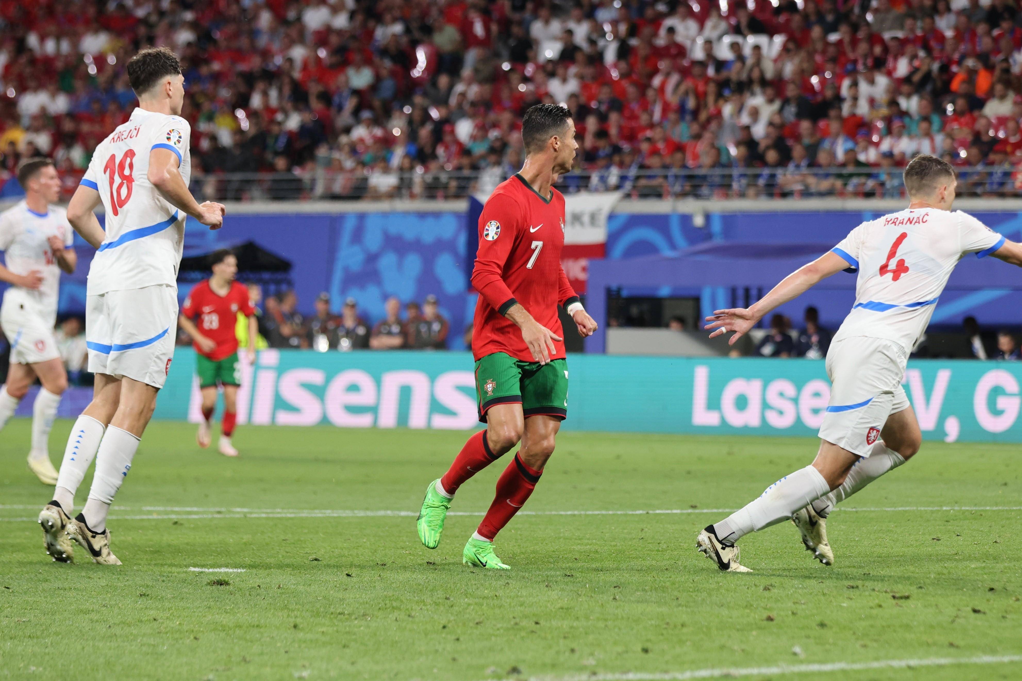 比利时进入欧洲杯强，大胜捷克晋级成功的简单介绍