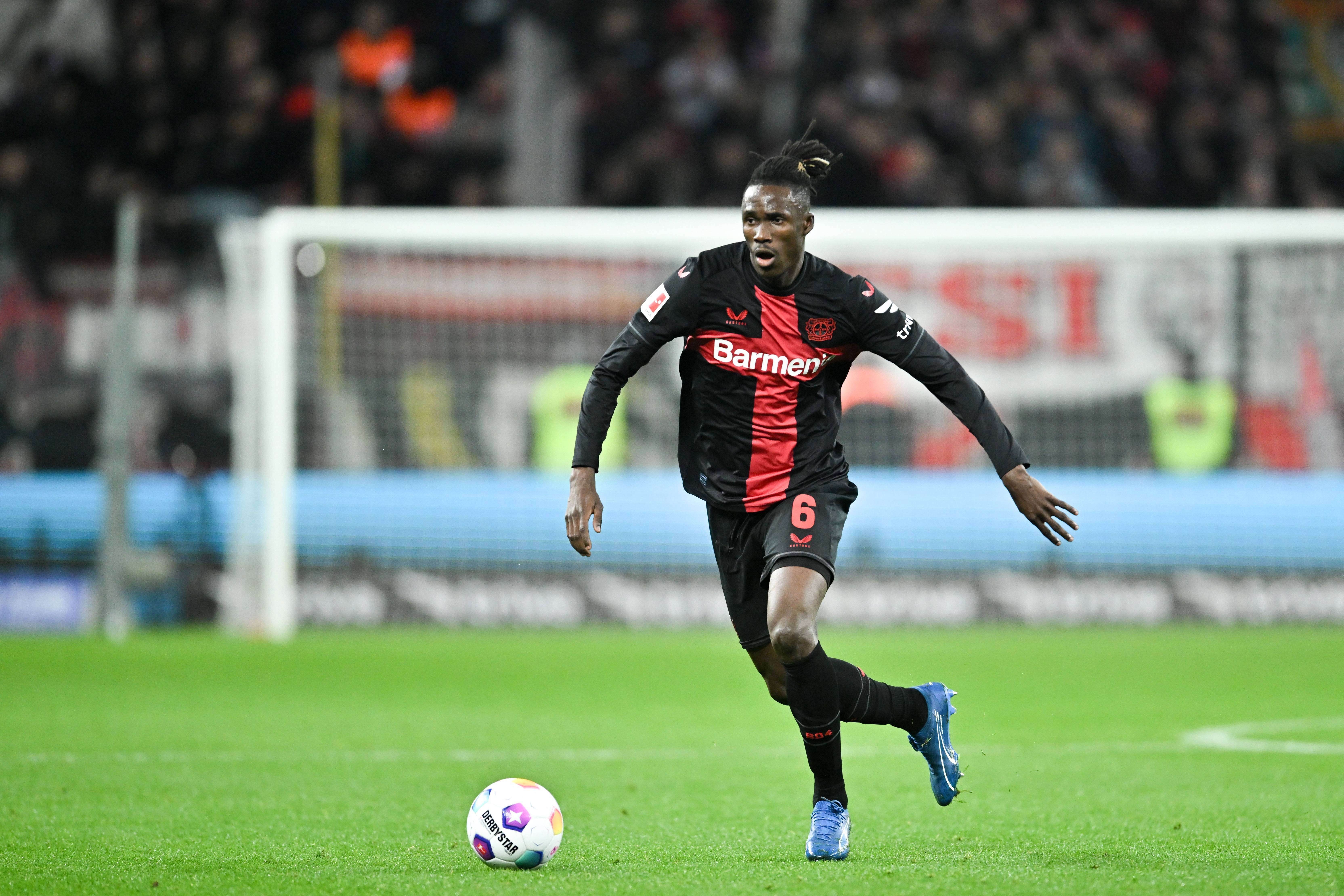 九游官网-纽卡斯尔中卫关键扑救，挽救球队颜面的简单介绍