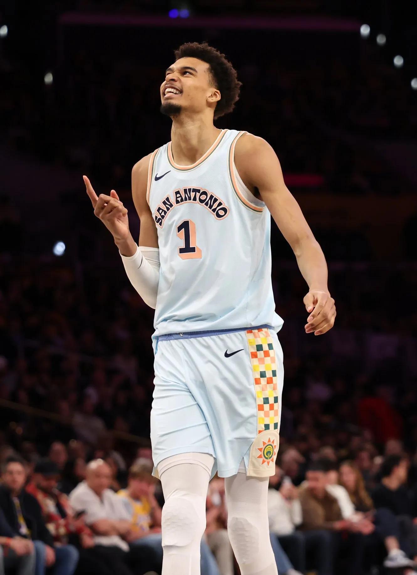 快船大胜雷霆，利纳德全场统治