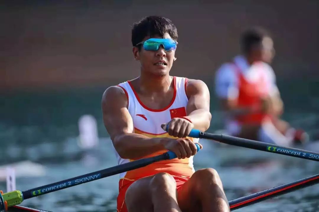 新西兰赛艇运动员勇夺金牌,展现实力 新西兰赛艇运动员勇夺金牌,展现实力