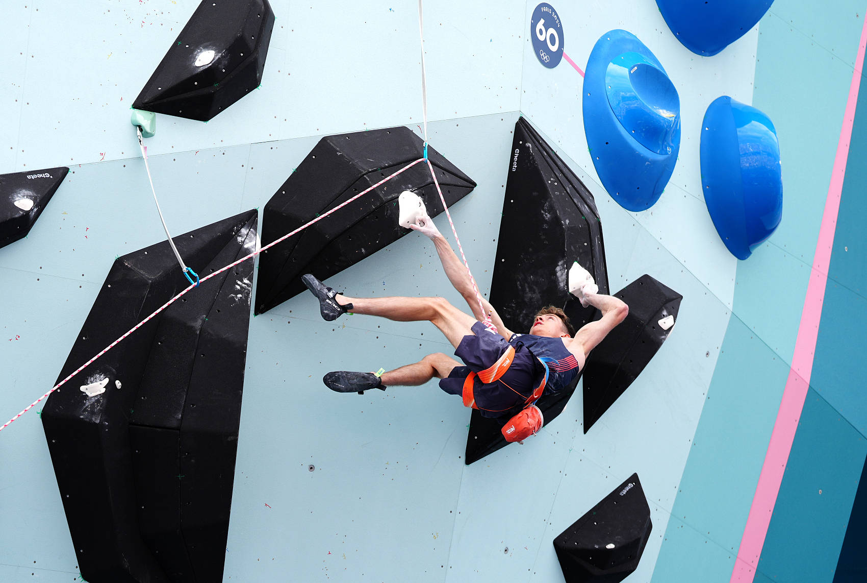 九游娱乐首页-乌拉圭选手在国际比赛中攀登巅峰