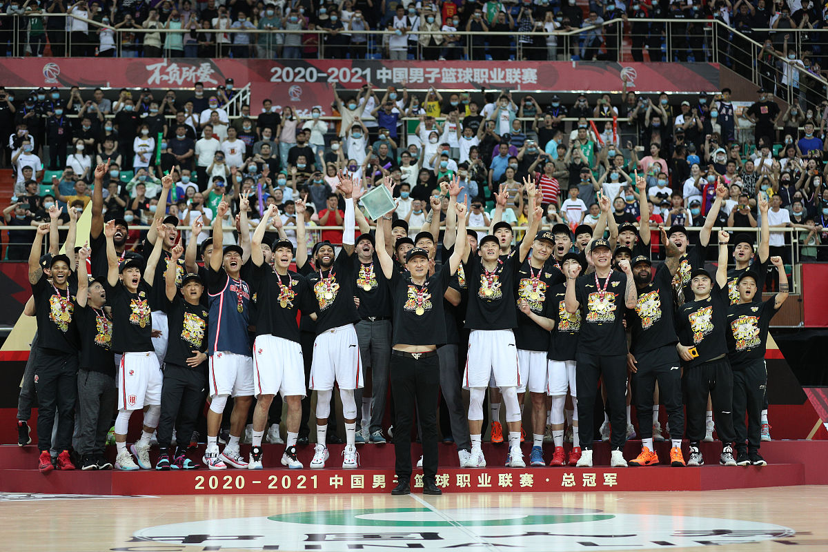 九游体育官方入口-赛季关键战役，球员实力对决争夺胜利的简单介绍