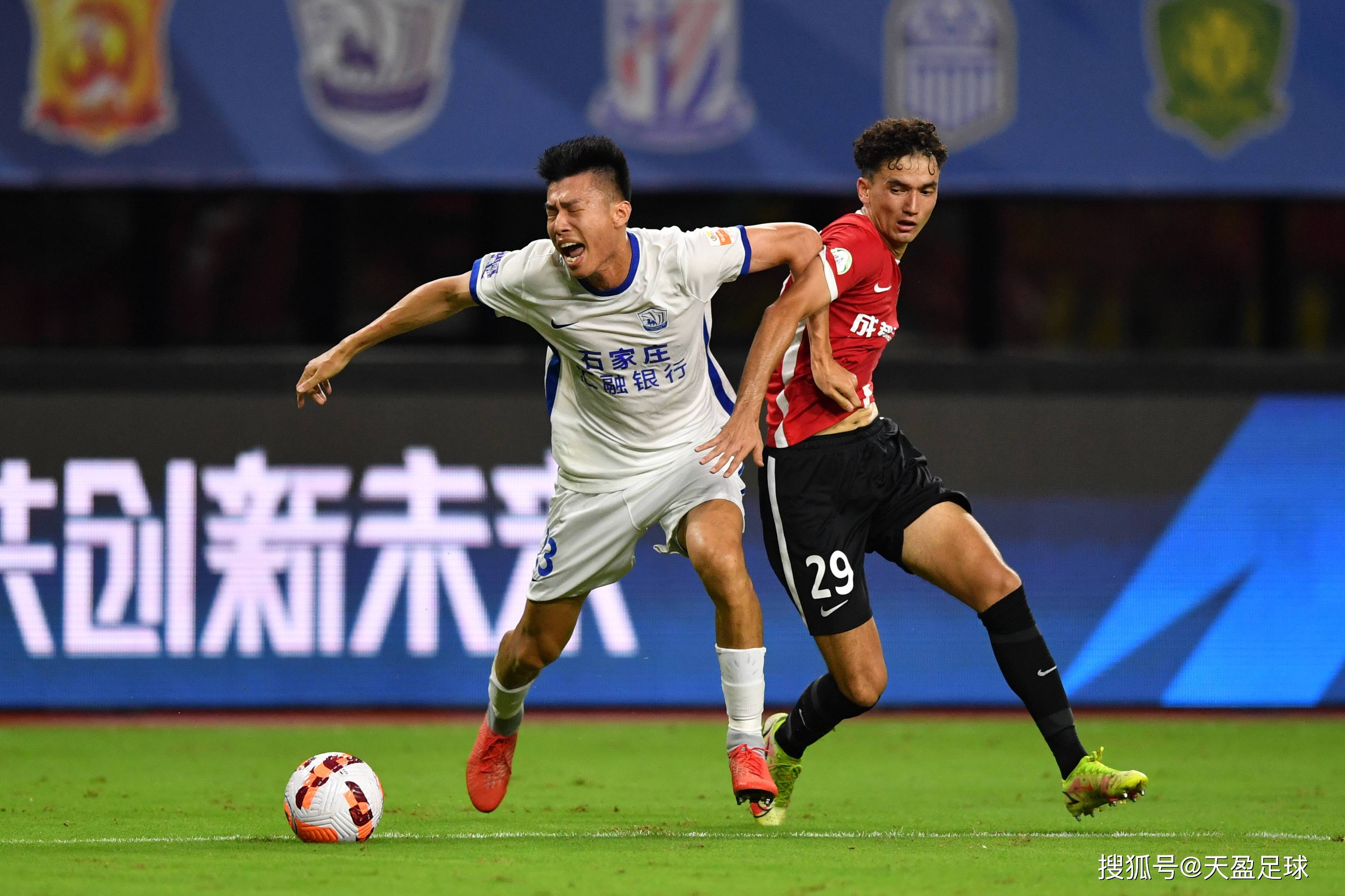 九游VIP-竞技场上烽烟四起，国内球队誓胜对手