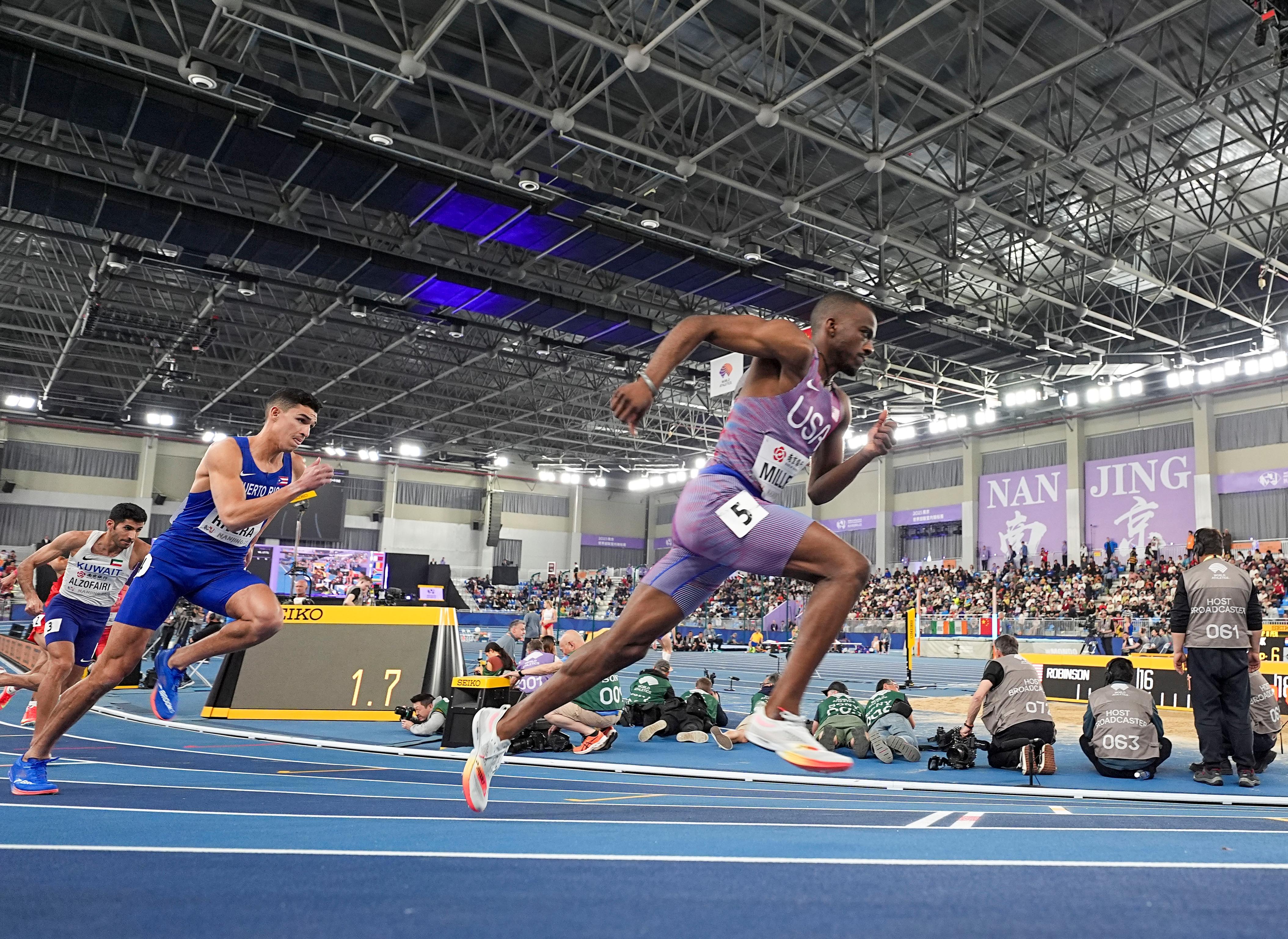 运动员激战赛场,赛事纷呈多彩 运动员激战赛场,赛事纷呈多彩