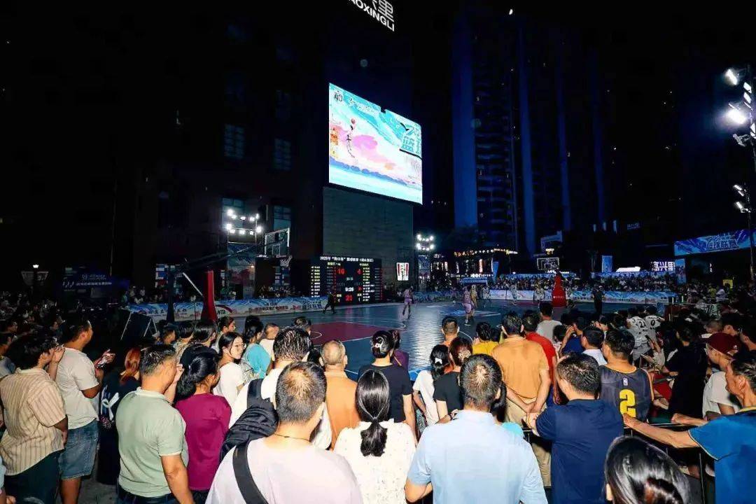 九游娱乐首页-决赛前夕紧张气氛！观众为选手加油呐喊