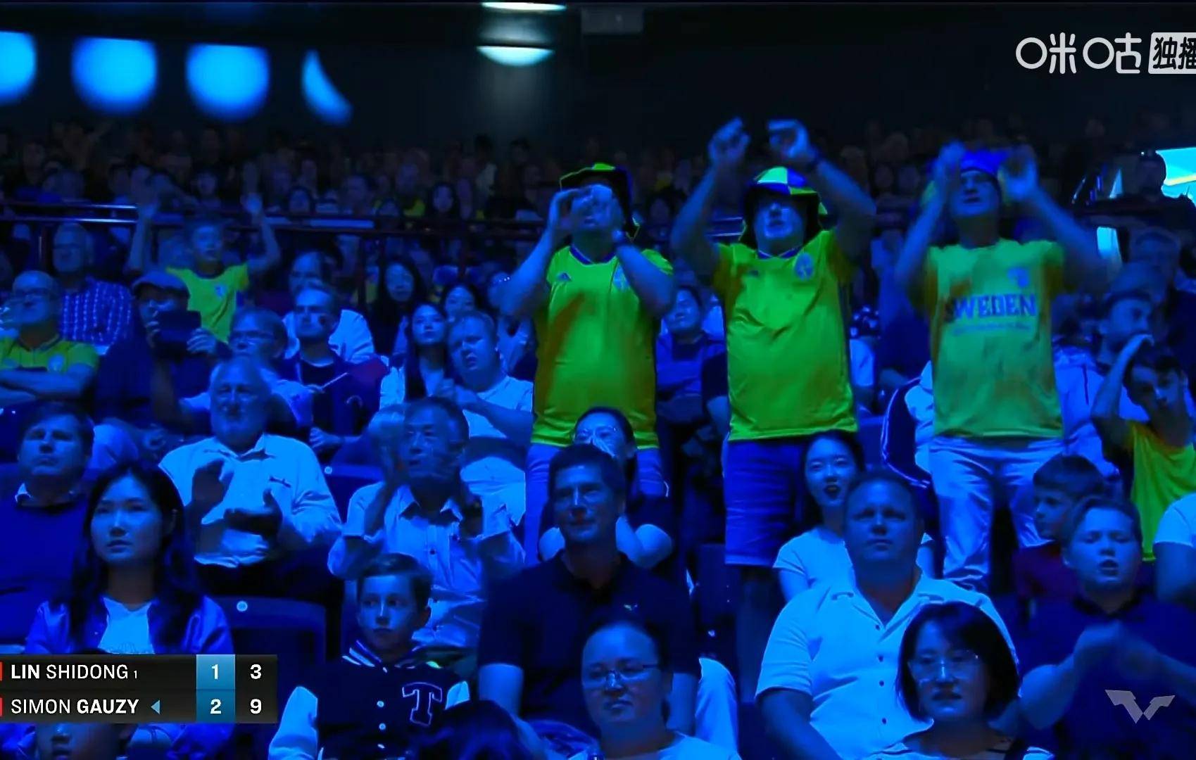 决赛前夕紧张气氛!观众为选手加油呐喊 决赛前夕紧张气氛!观众为选手加油呐喊