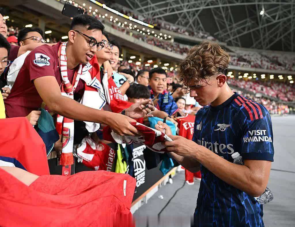 包含国际顶级赛事比拼,足球运动员层出不穷展现出色表现的词条 包含国际顶级赛事比拼,足球运动员层出不穷展现出色表现的词条