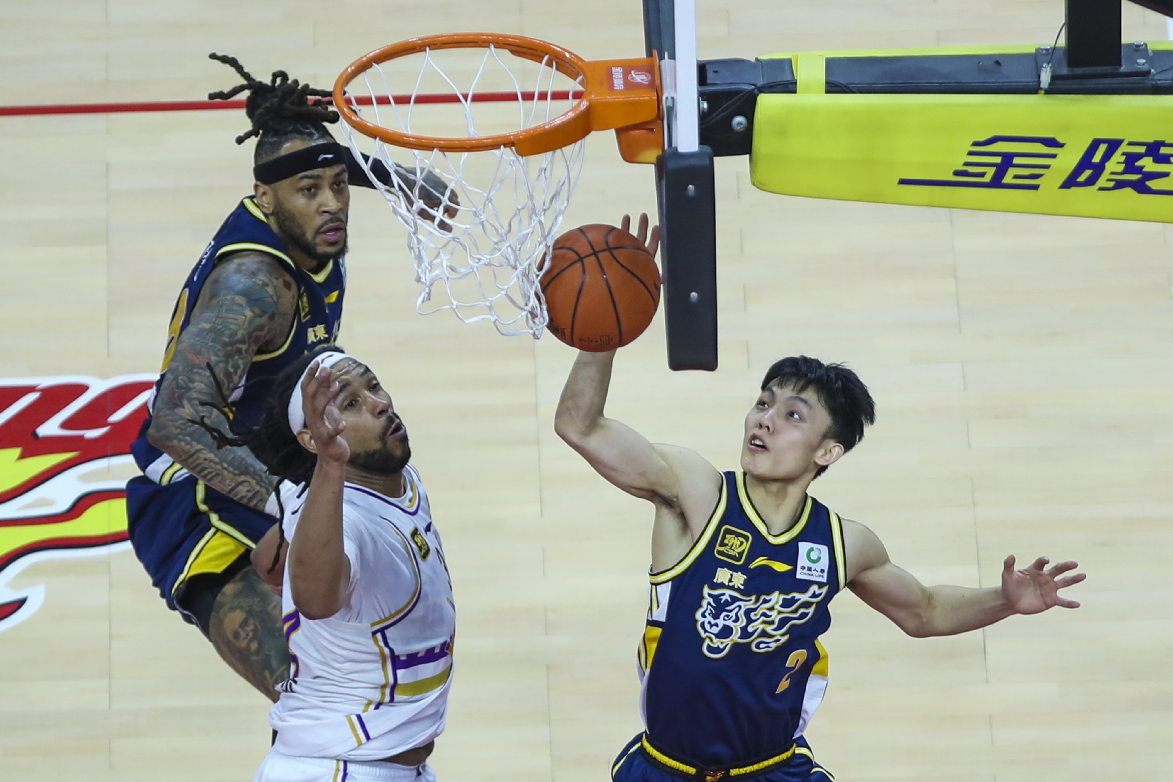 九游娱乐官方-竞争激烈球员斗志昂扬，赛事火爆的简单介绍