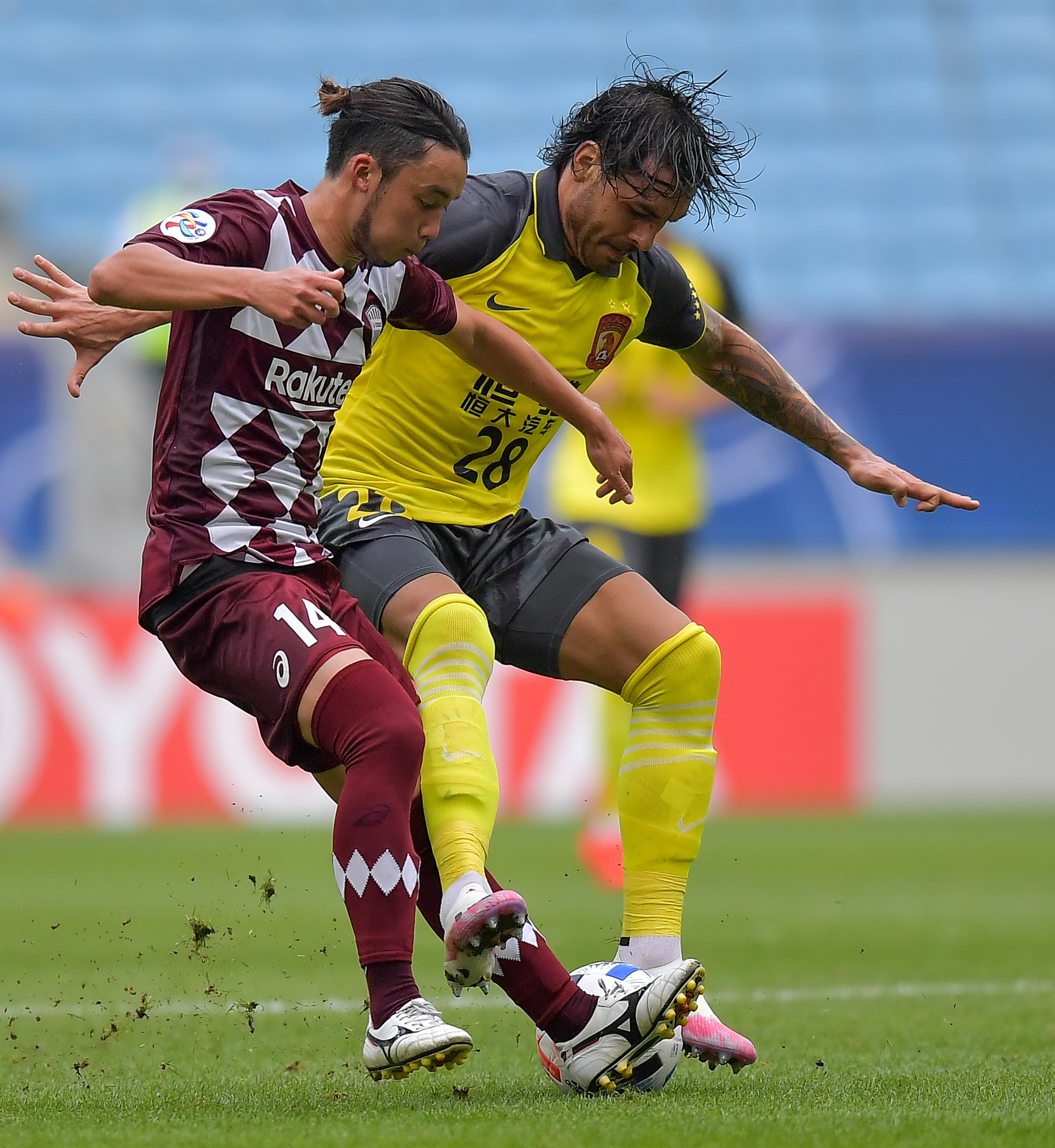 恒大球员临场发挥，全力为胜利努力的简单介绍