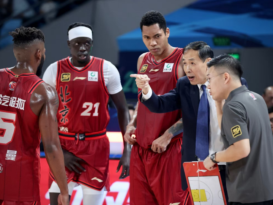 九游官网-北京首钢成功反超广东宏远，取得胜利！