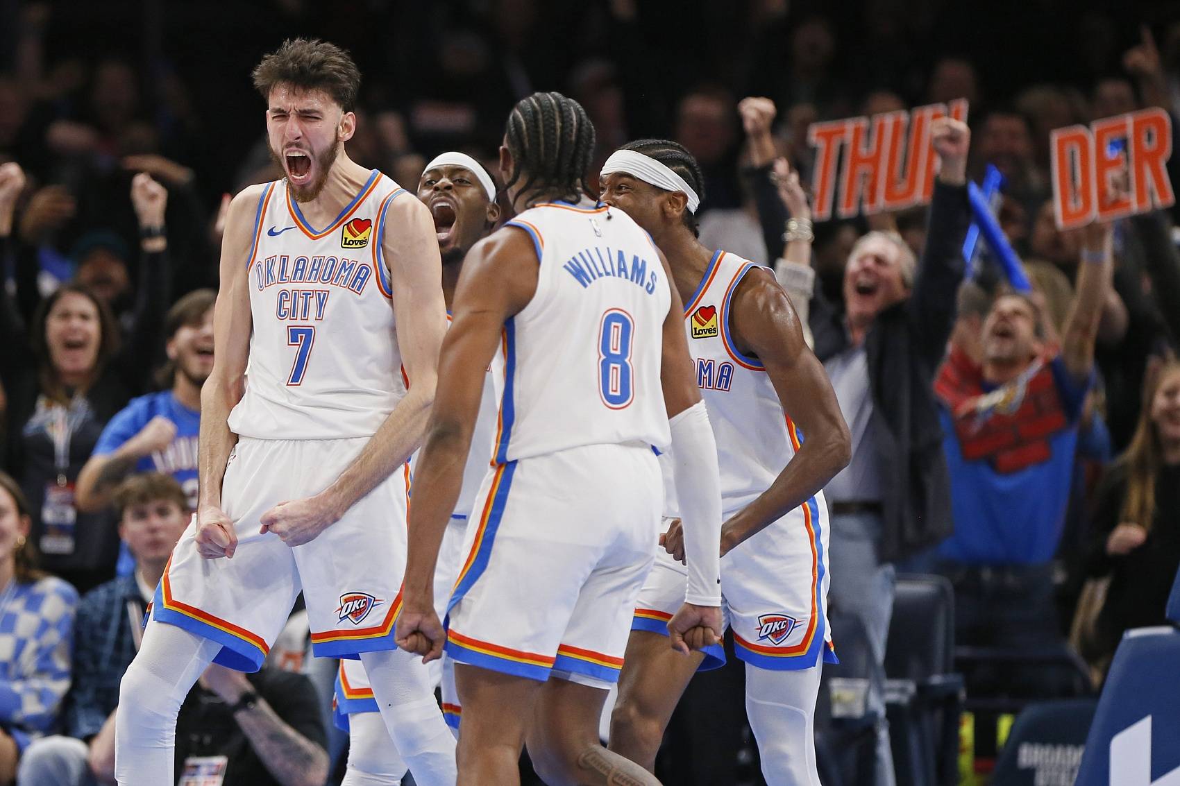 雷霆轻取公牛,拉文统治全场 雷霆轻取公牛,拉文统治全场