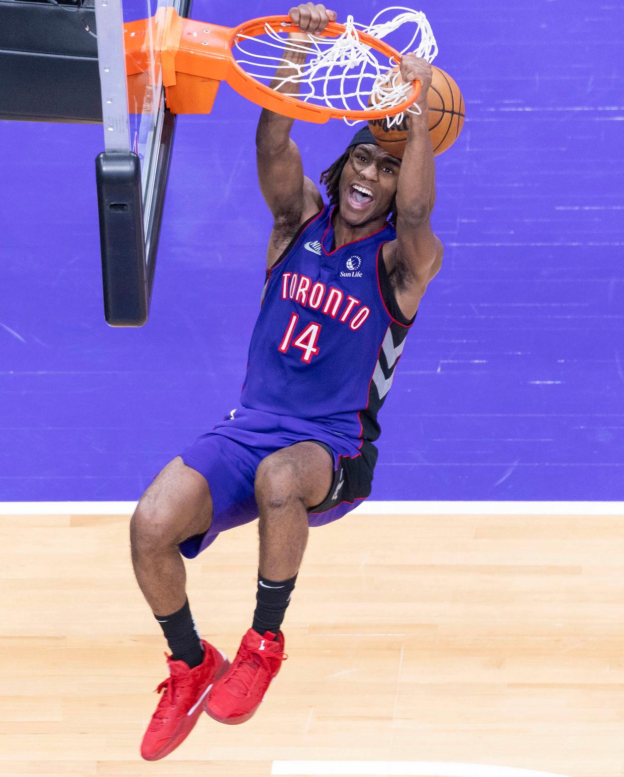 猛龙主场逆风击败开拓者,取 猛龙主场逆风击败开拓者,取