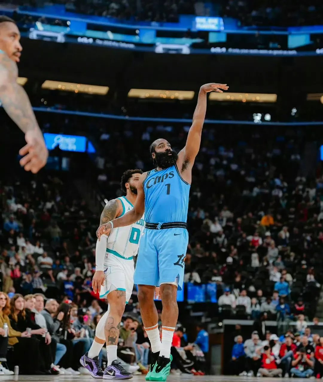 快船遭遇马刺逆转,惨遭失利 快船遭遇马刺逆转,惨遭失利