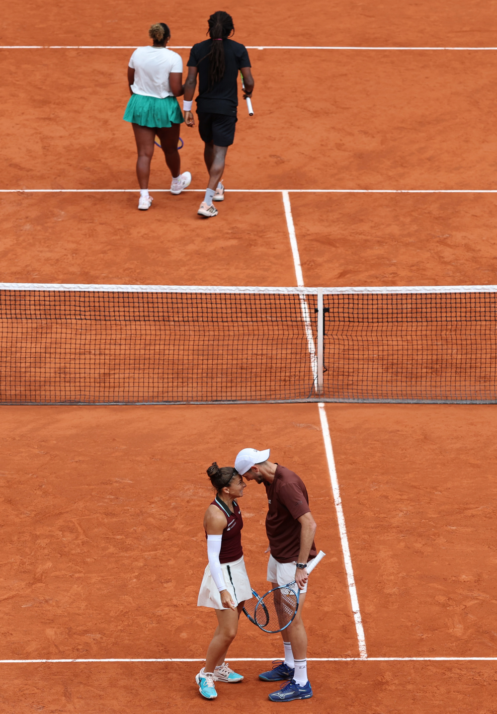 关于法国网球队鏖战意大利网球队,费德勒制霸全场的信息 关于法国网球队鏖战意大利网球队,费德勒制霸全场的信息