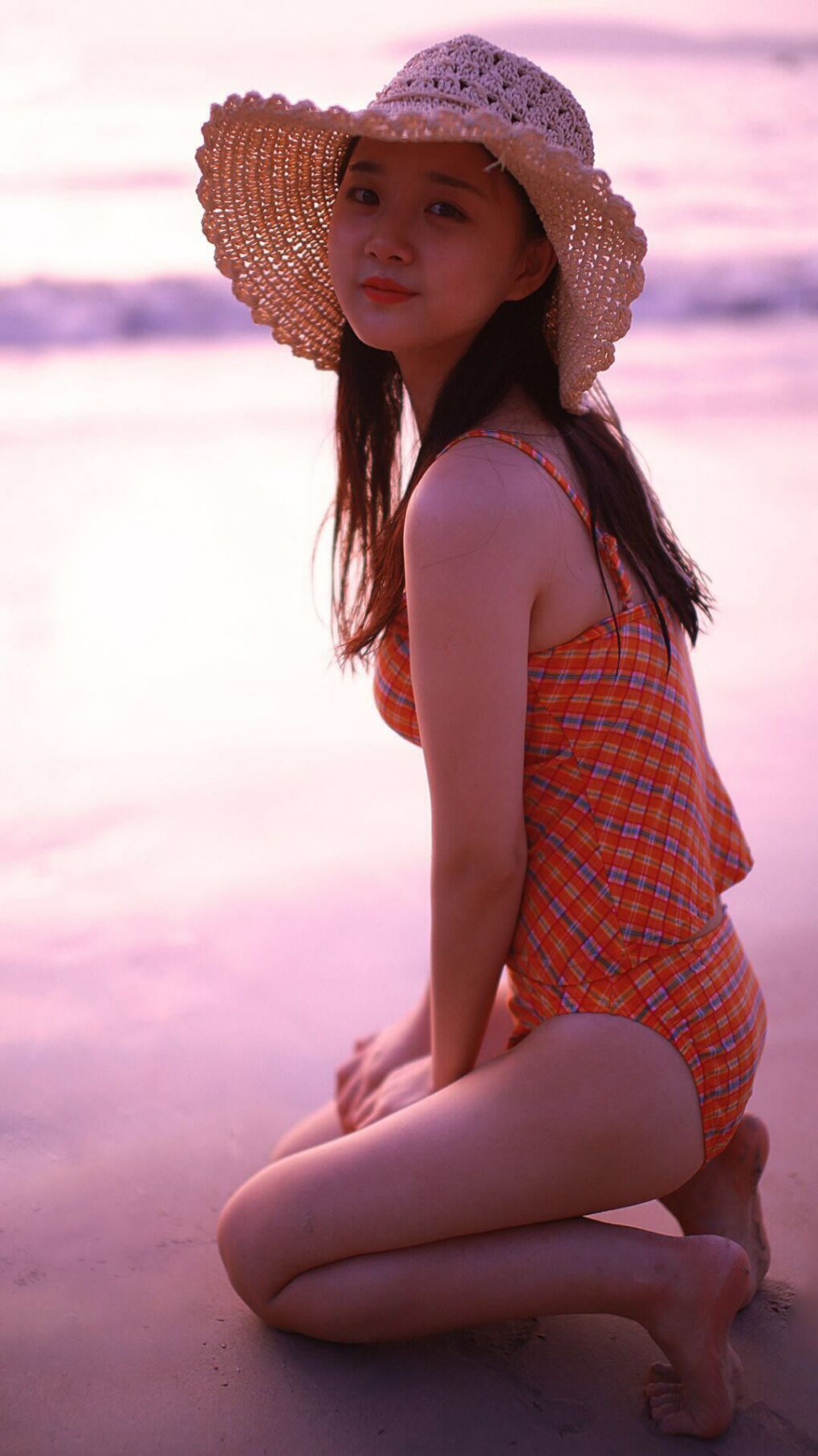 风驰电掣与火力压制，当F1新赛季揭幕战遇见突尼斯的绿茵风暴