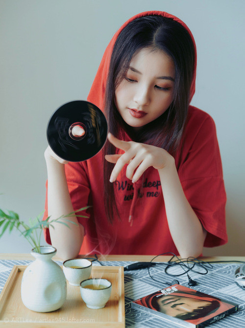 挪威黑马正面击溃塞维利亚，金玟哉主宰比赛走向