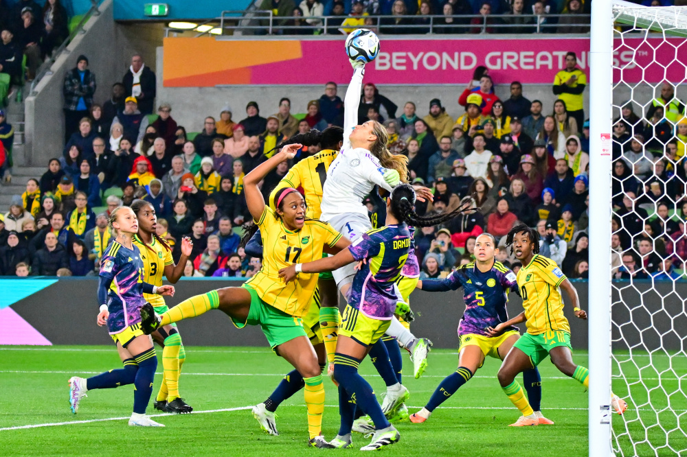 苏格兰强势晋级哥伦比亚，三笘薰在年度焦点之战接管比赛