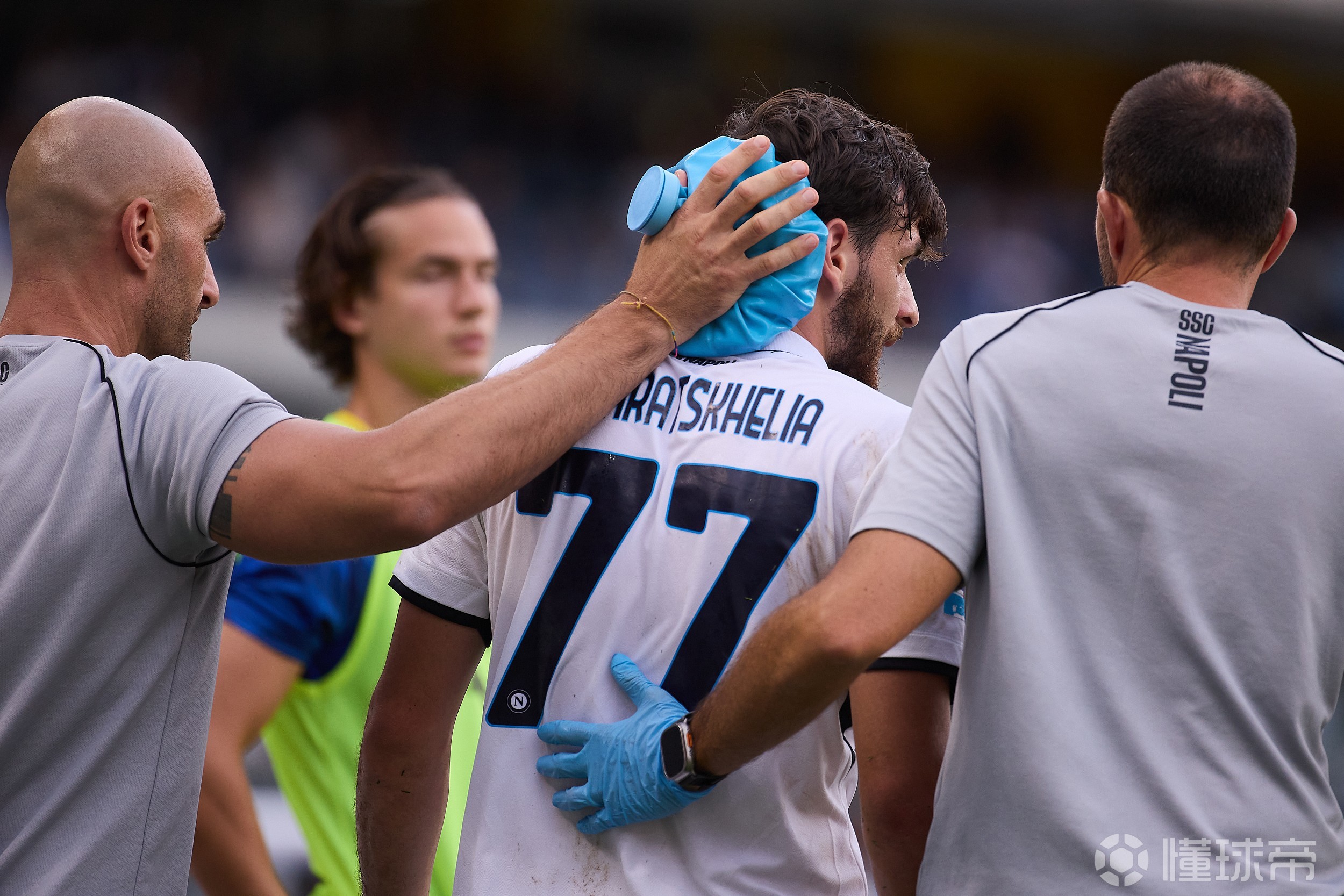 巴萨对阵勒沃库森，克瓦拉茨赫利亚关键节点连续得分